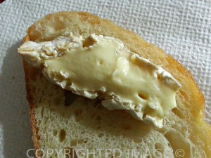 Brie Cheese on a slice of baguette © www.food-crafting.com