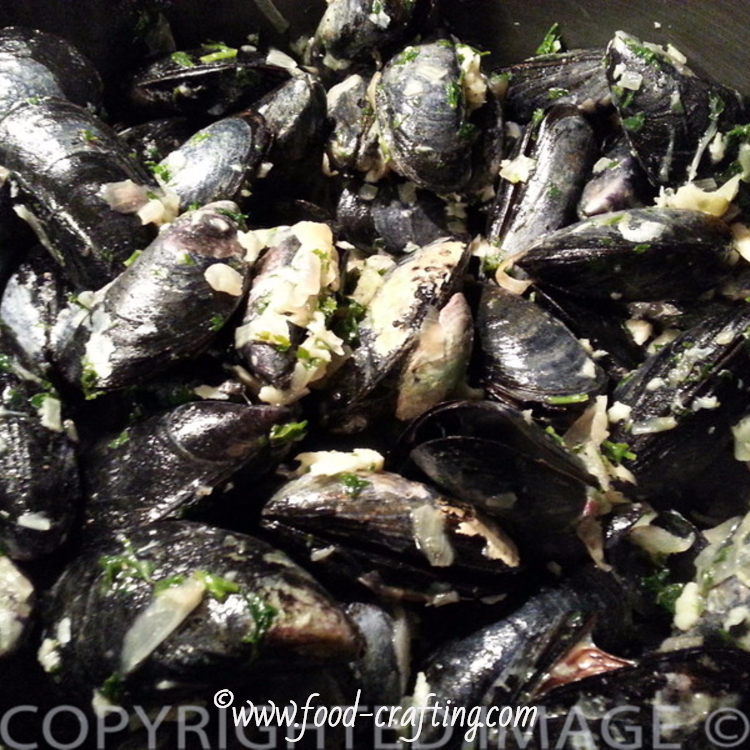 johnnys-blues-wild-maine-mussels/